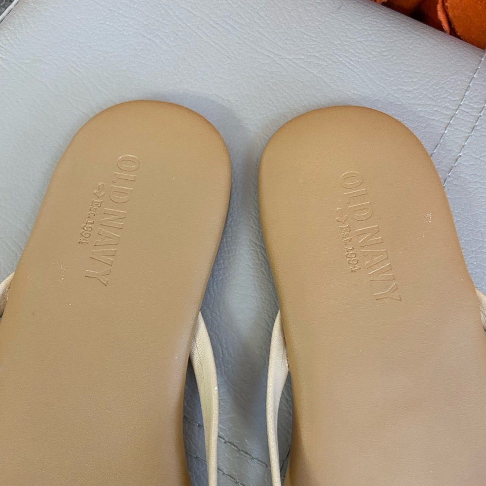 ❣️🆕Old Navy Flower Sandals❣️ - Picture 3 of 9